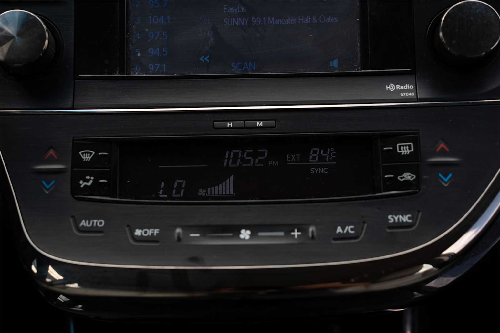 Thumbnail: 2014 Toyota Avalon - 19