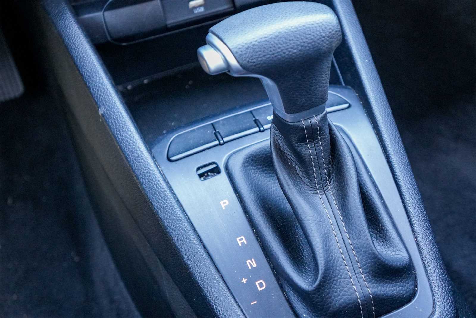 Thumbnail: 2022 Kia Rio - 17