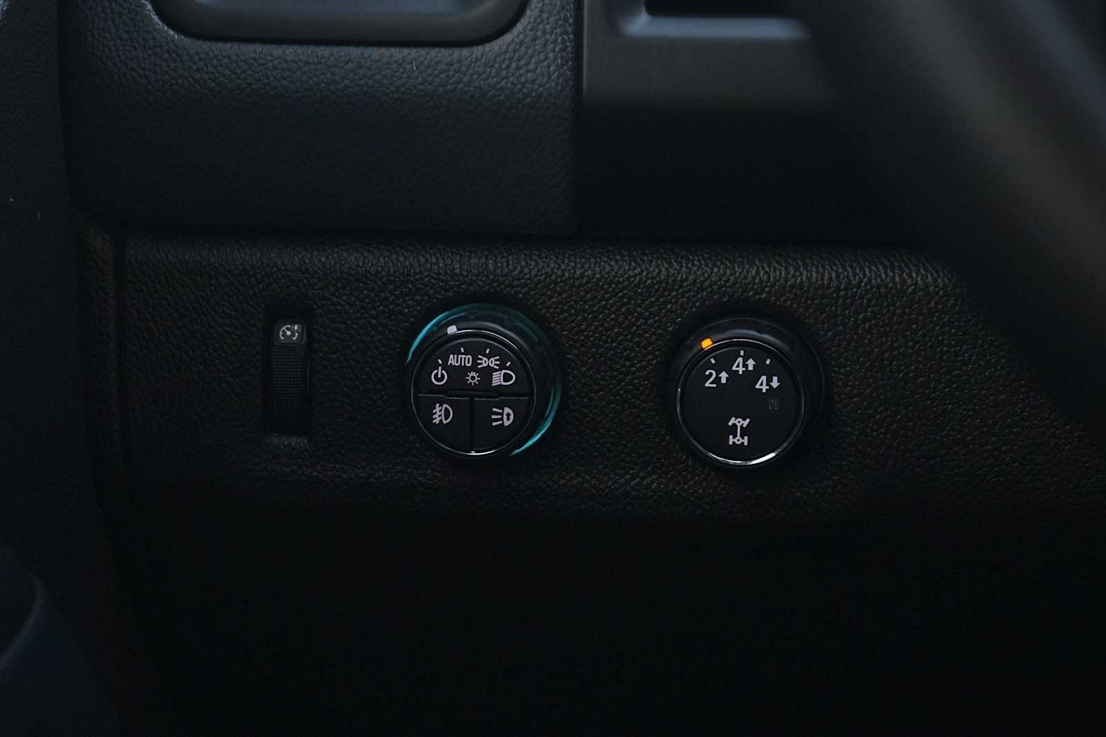 Thumbnail: 2016 Chevrolet Colorado - 22