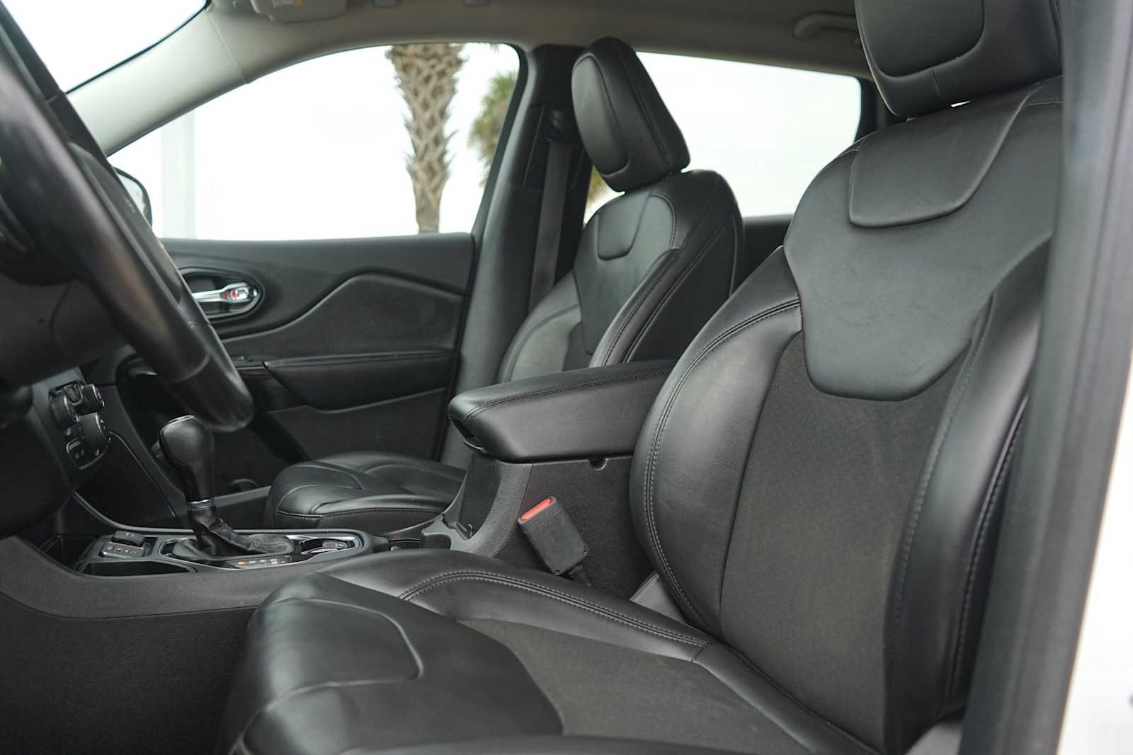 Thumbnail: 2021 Jeep Cherokee - 10