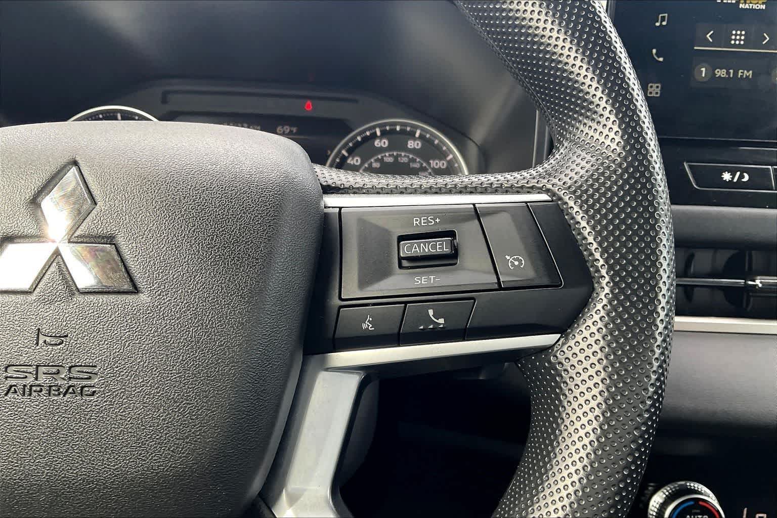 2025 Mitsubishi Outlander ES - Photo 25