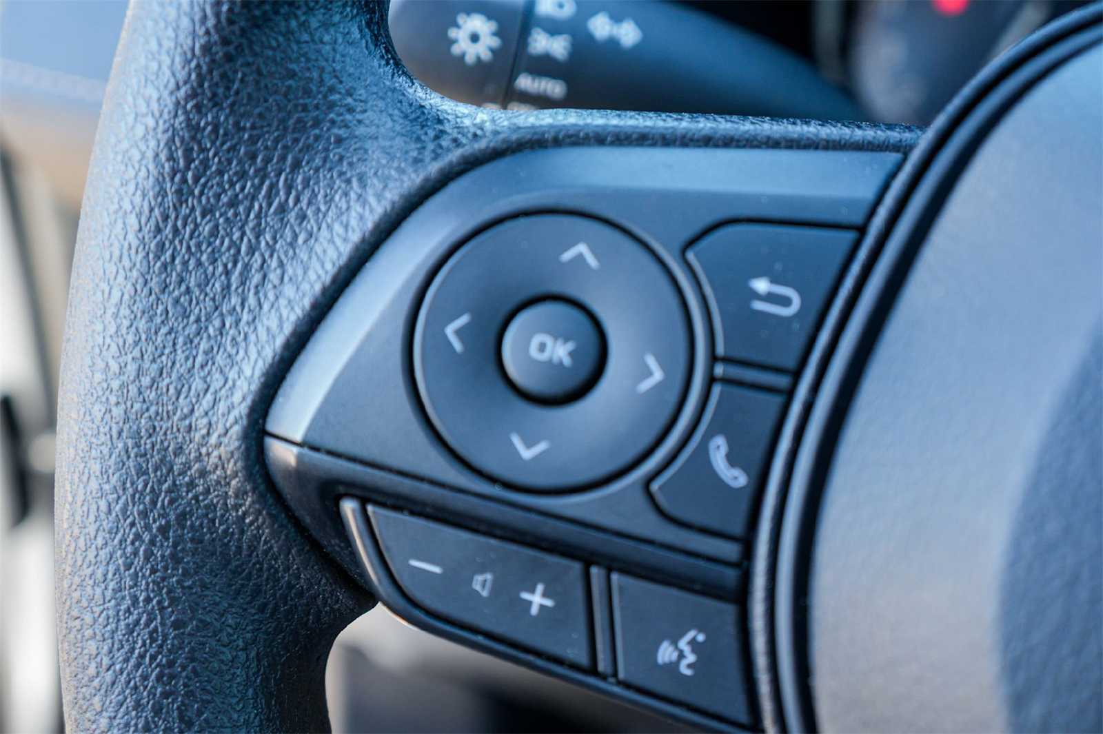 Thumbnail: 2025 Toyota RAV4 - 25