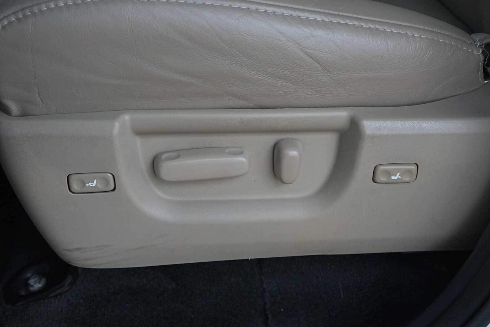 Thumbnail: 2013 Toyota Sequoia - 12