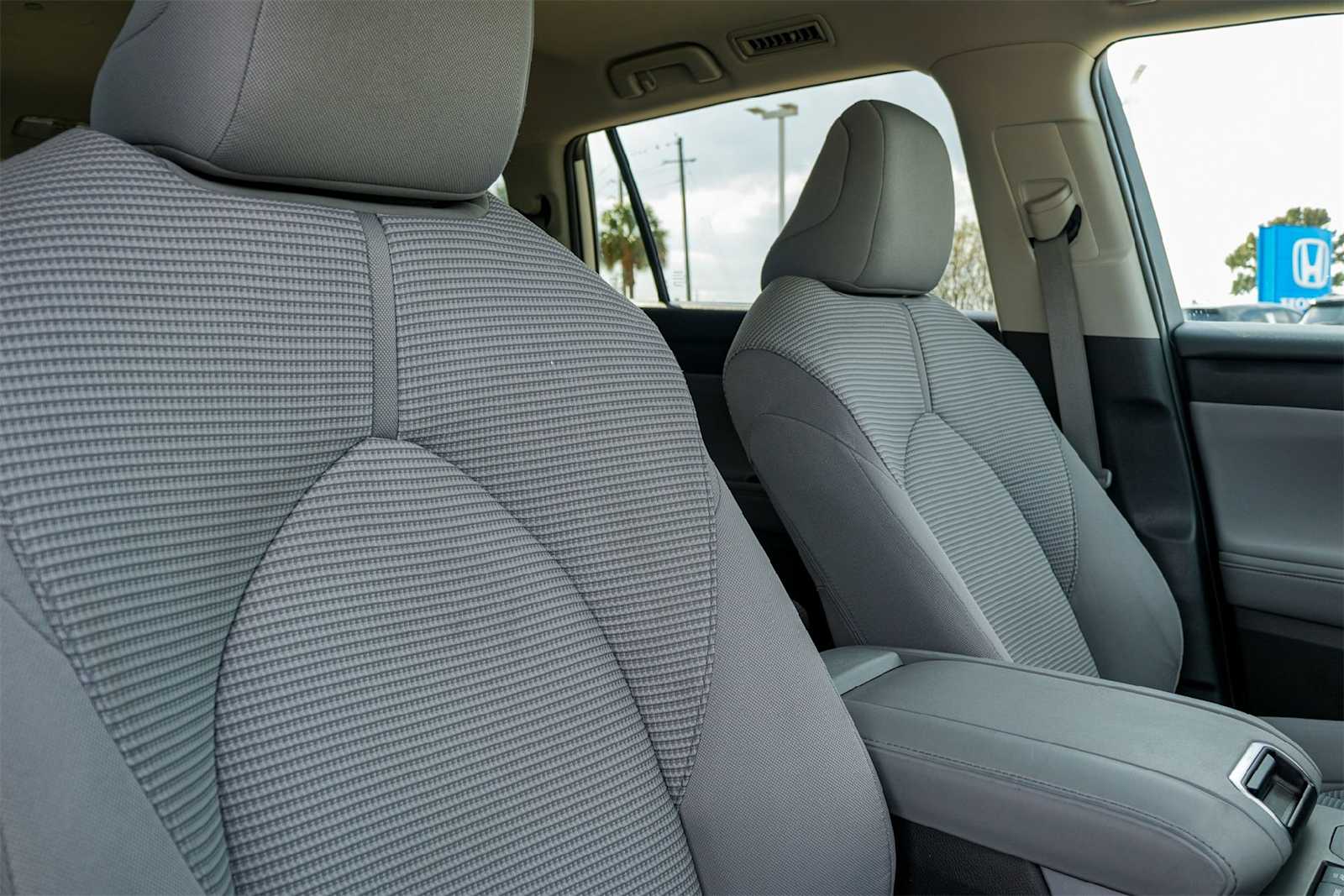 Thumbnail: 2021 Toyota Highlander - 14