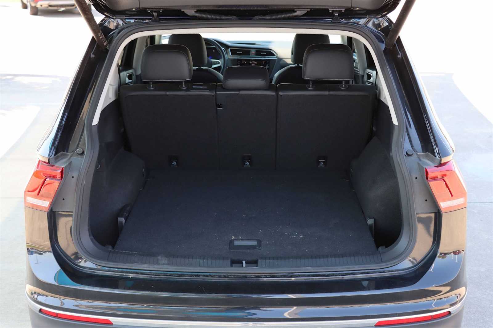 Thumbnail: 2024 Volkswagen Tiguan - 24