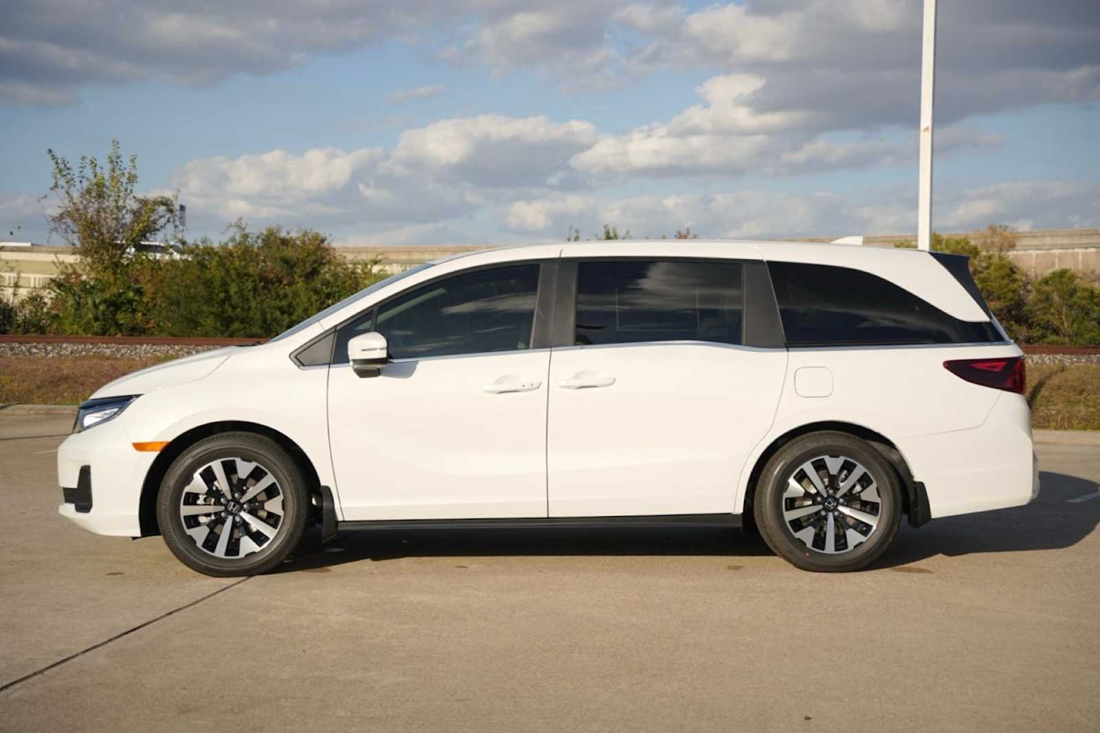 Thumbnail: 2026 Honda Odyssey - 3