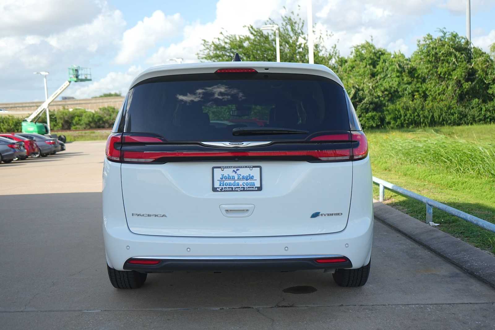 Thumbnail: 2024 Chrysler Pacifica - 4