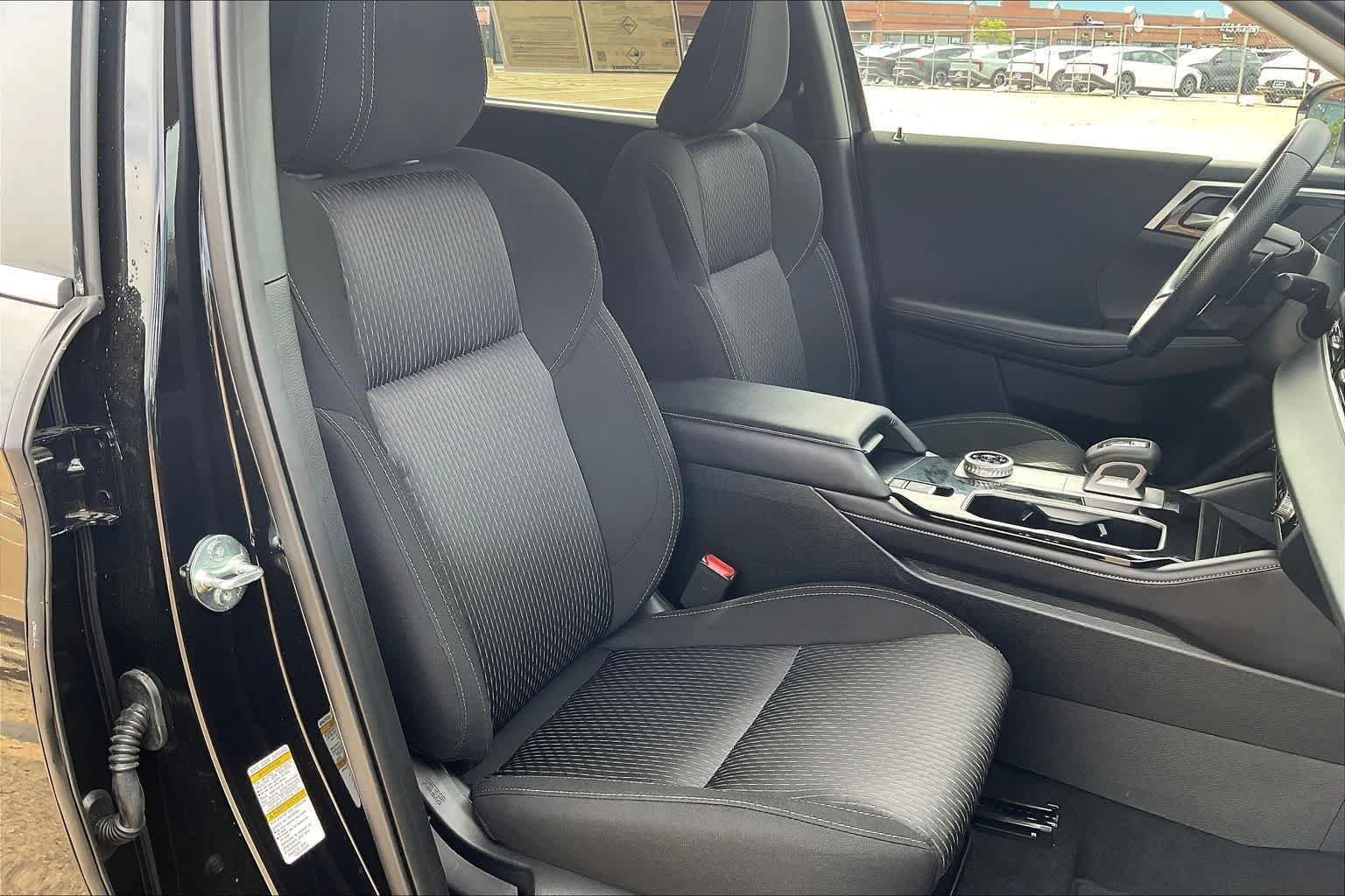 2025 Mitsubishi Outlander ES - Photo 13