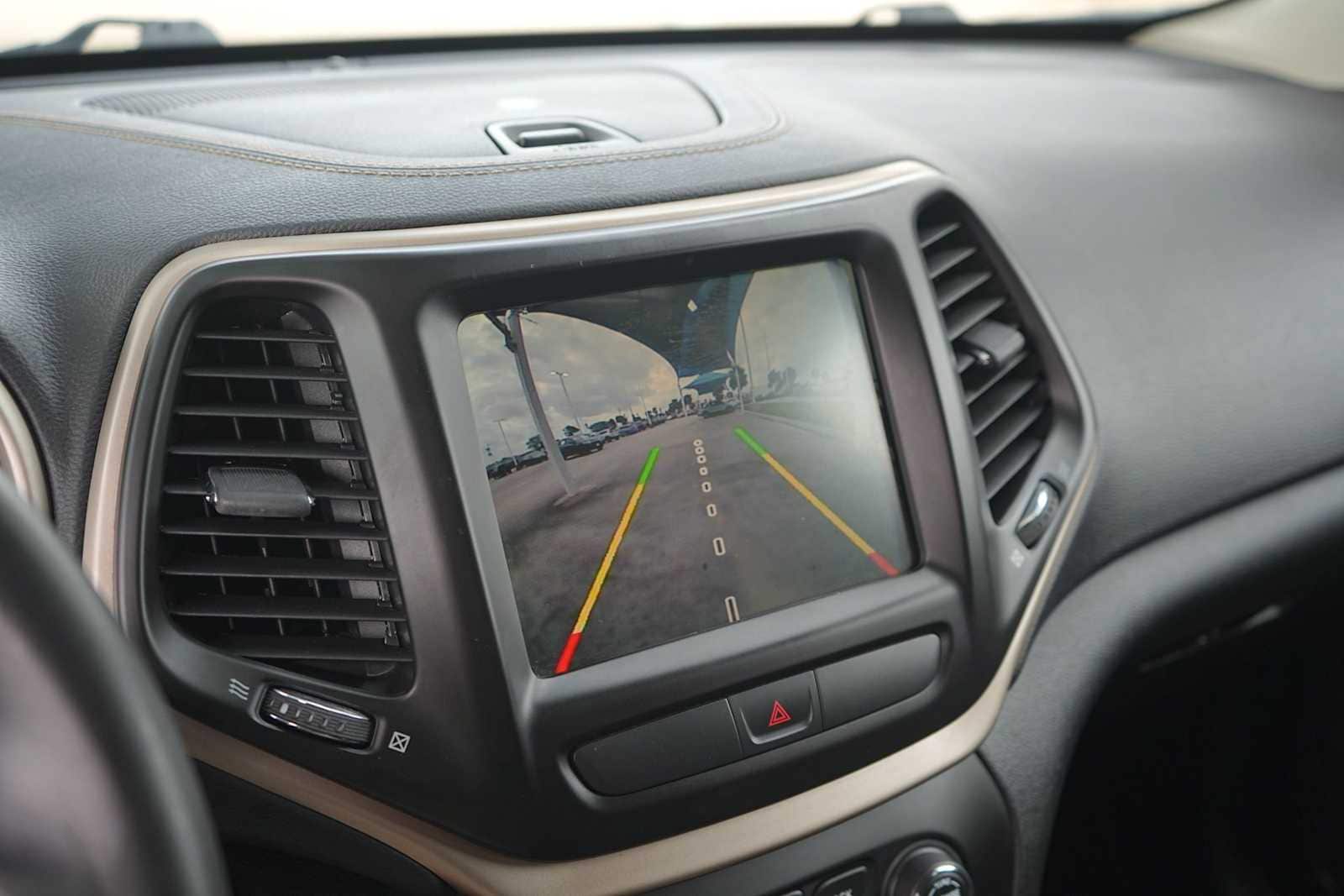 Thumbnail: 2016 Jeep Cherokee - 23