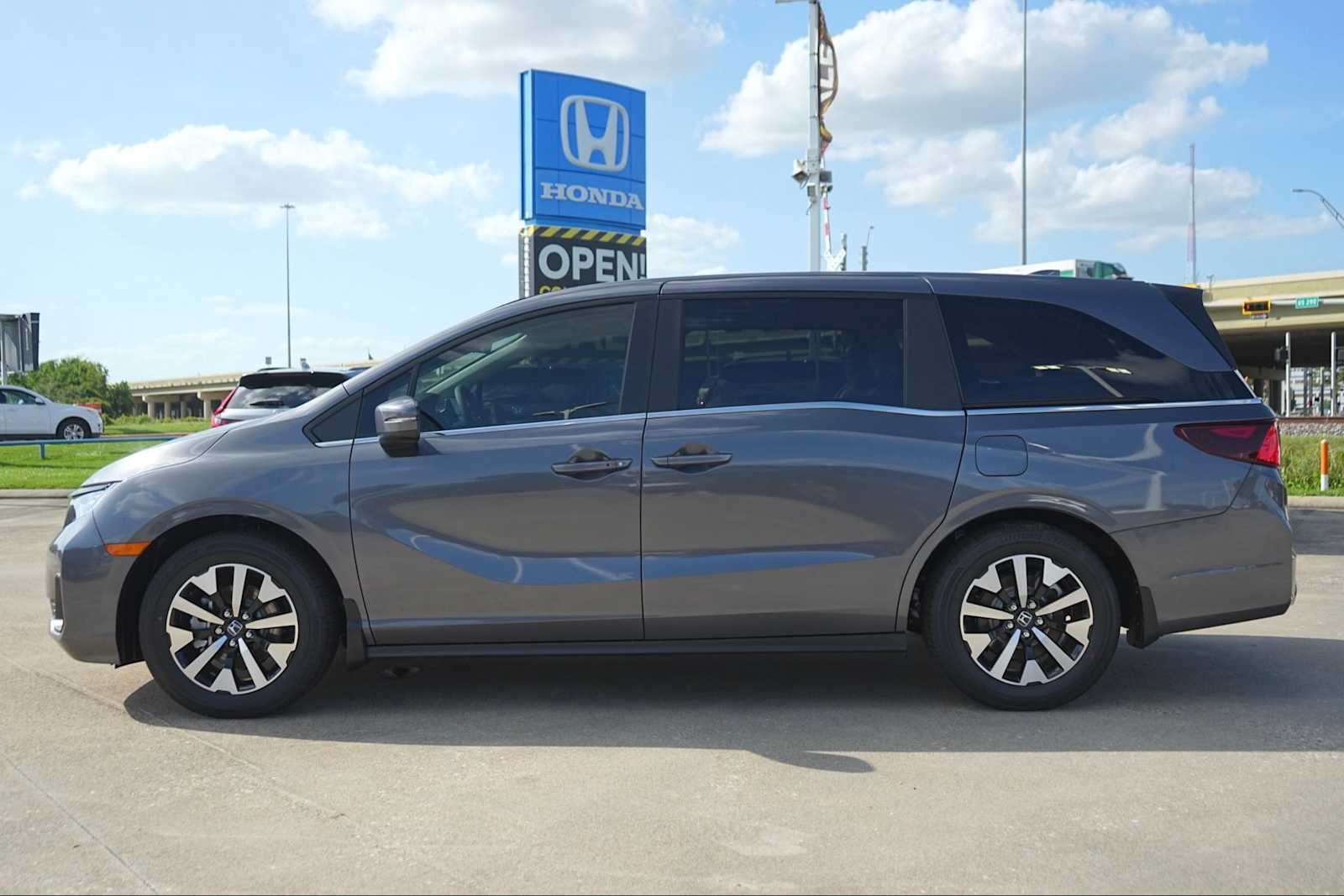 Thumbnail: 2026 Honda Odyssey - 3
