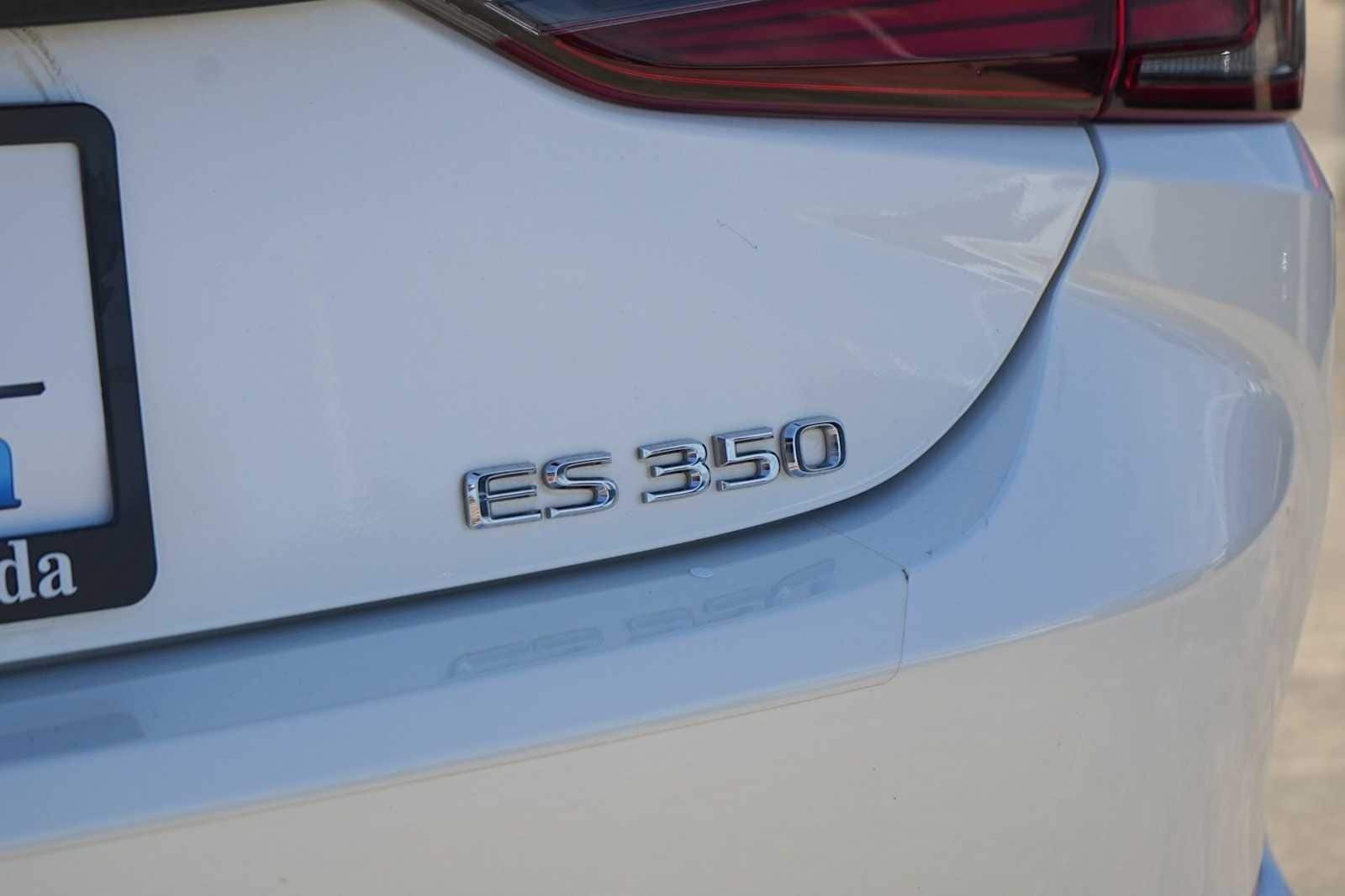 Thumbnail: 2021 Lexus ES - 8