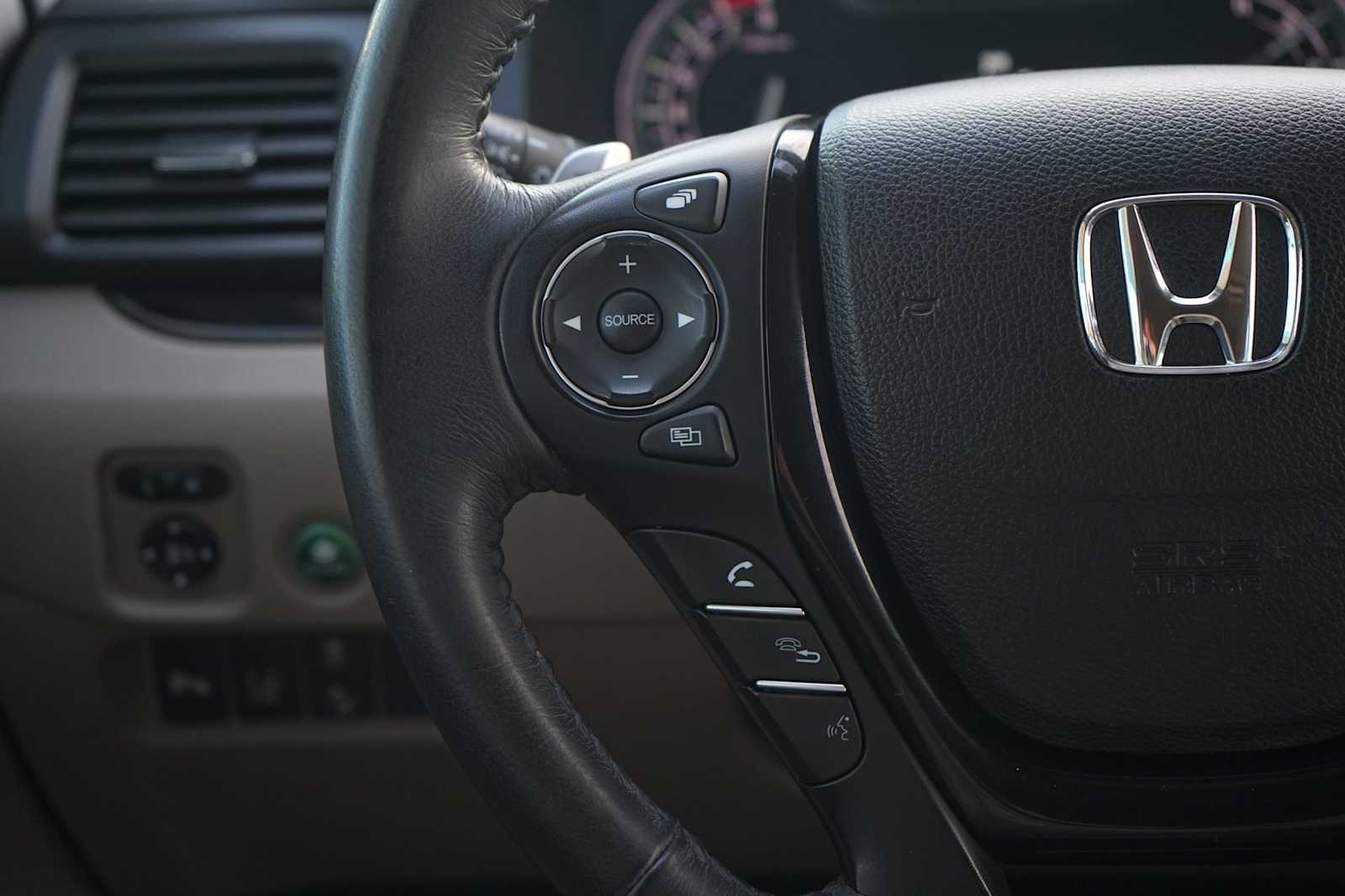 Thumbnail: 2017 Honda Pilot - 17