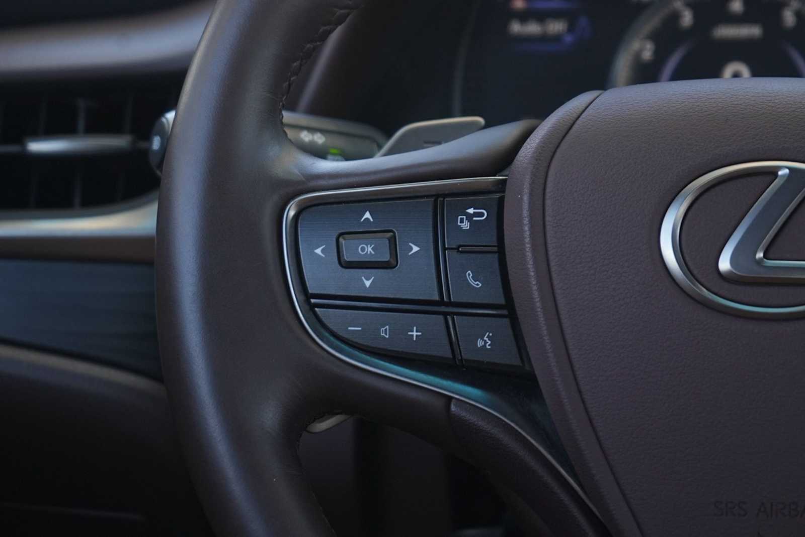 Thumbnail: 2021 Lexus ES - 17