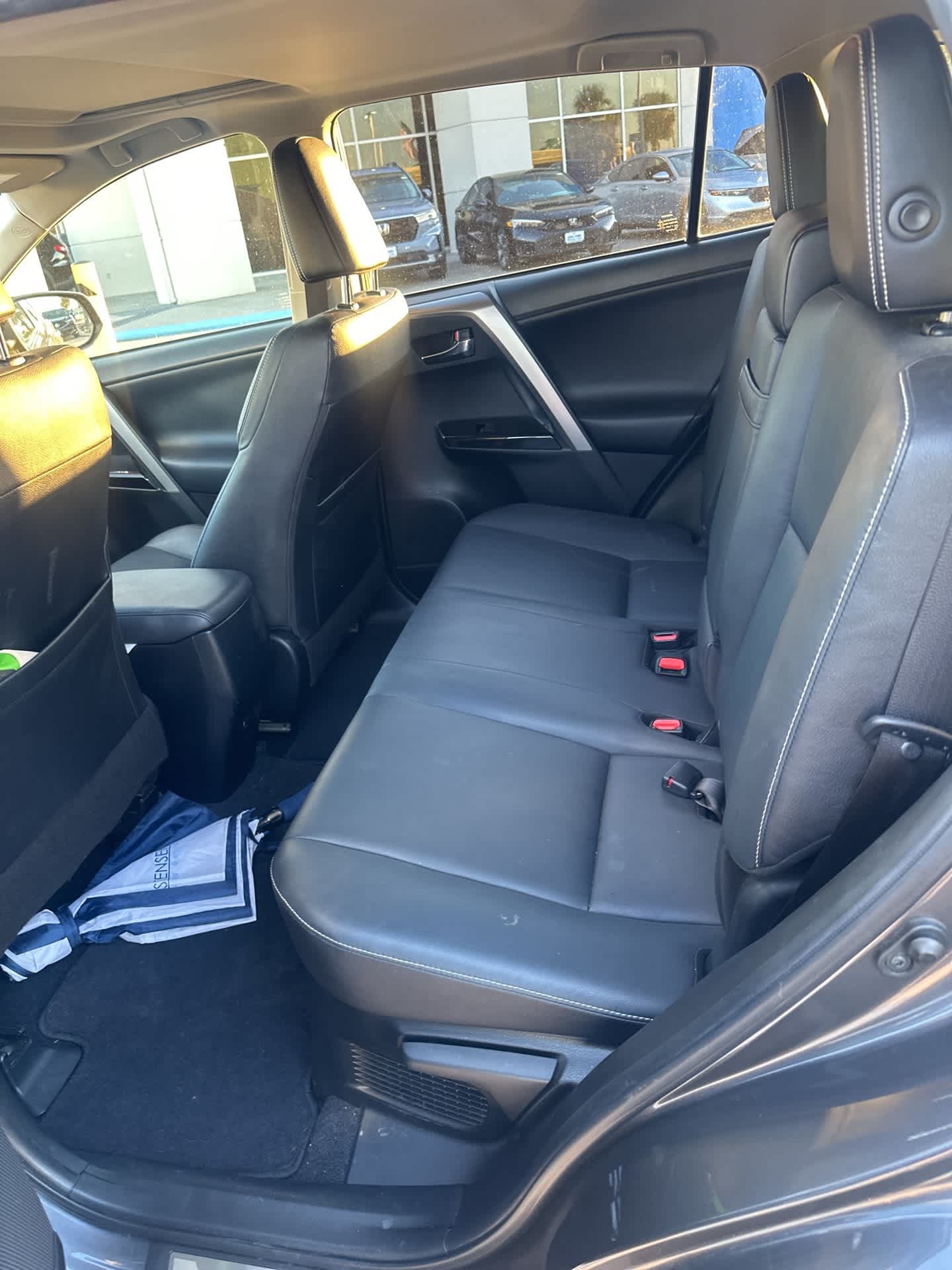 2016 Toyota RAV4 Hybrid Limited photo 3