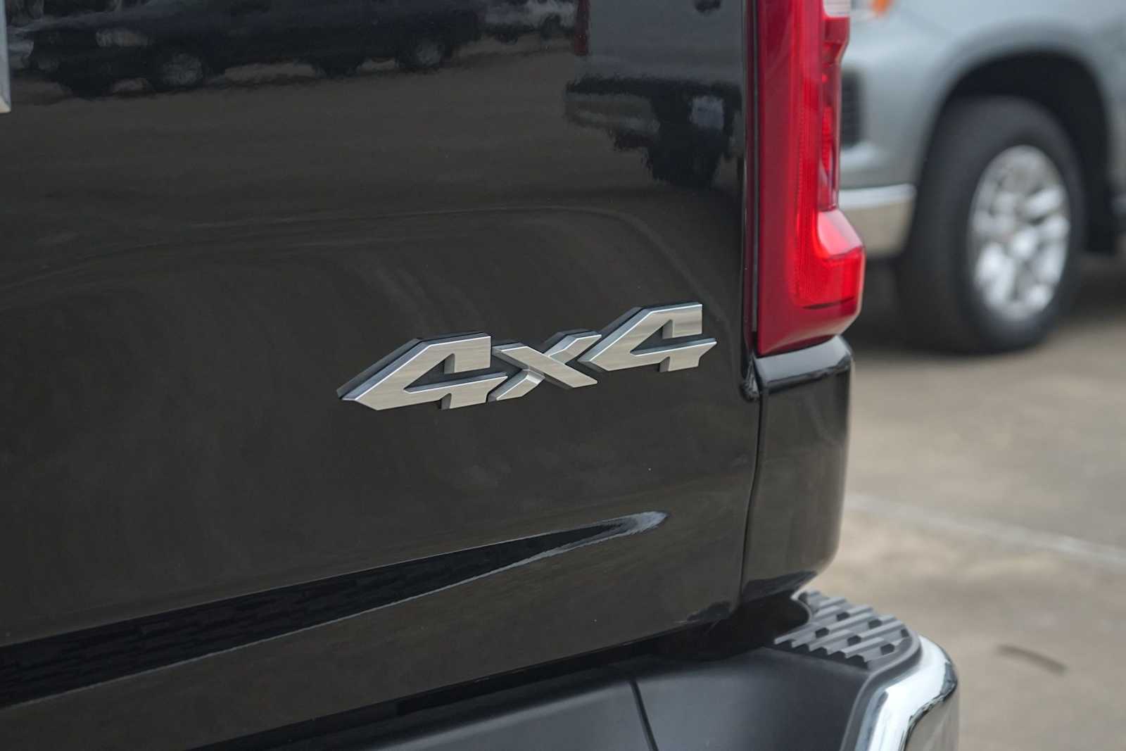 Thumbnail: 2025 RAM 1500 - 8