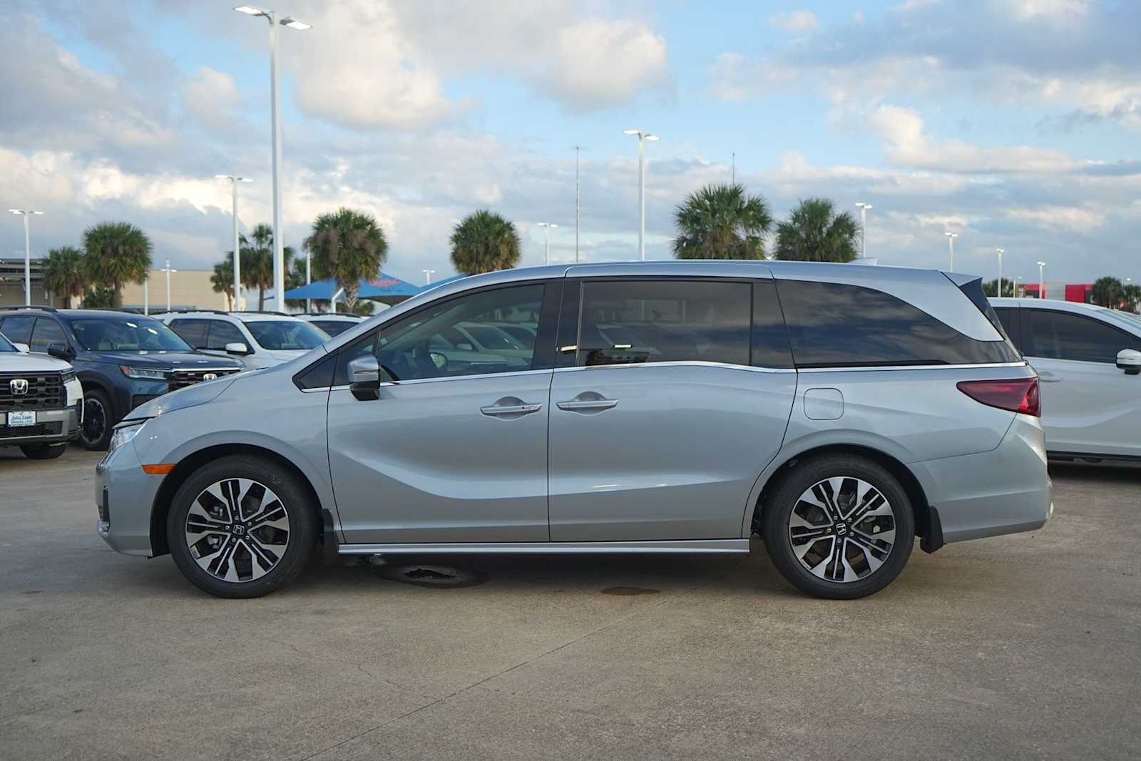 Thumbnail: 2026 Honda Odyssey - 3