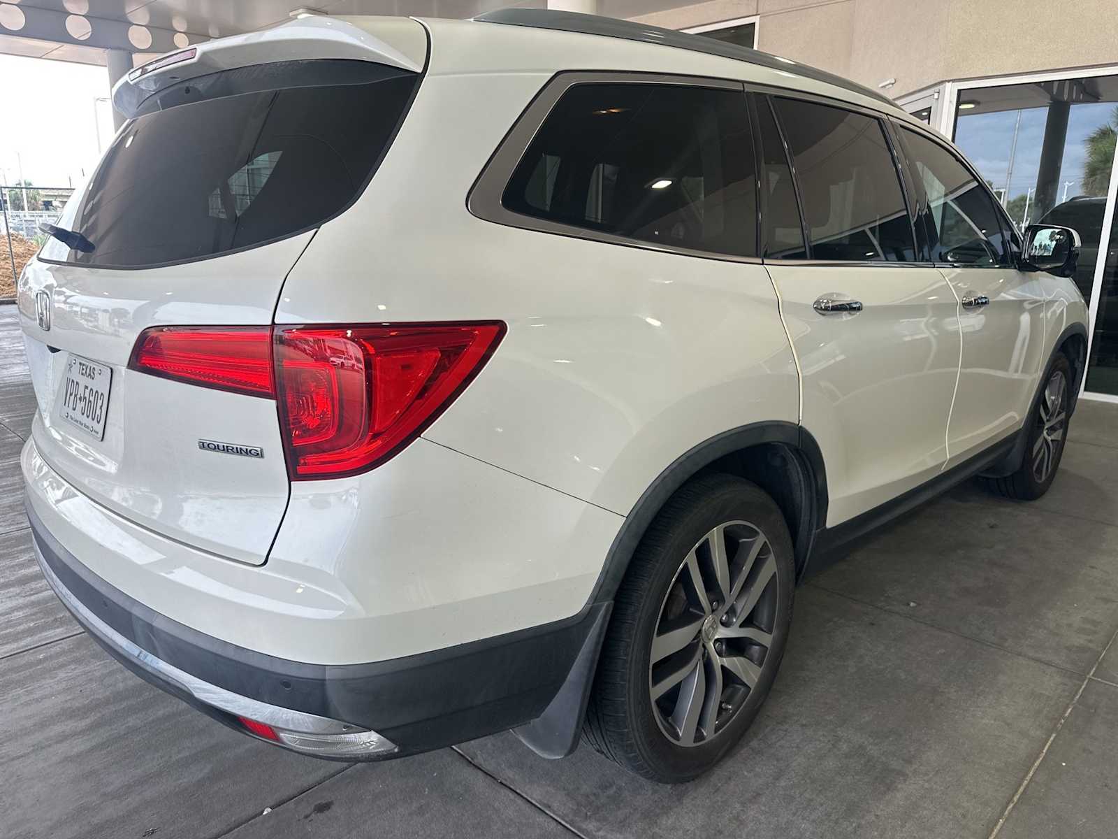 Thumbnail: 2018 Honda Pilot - 3