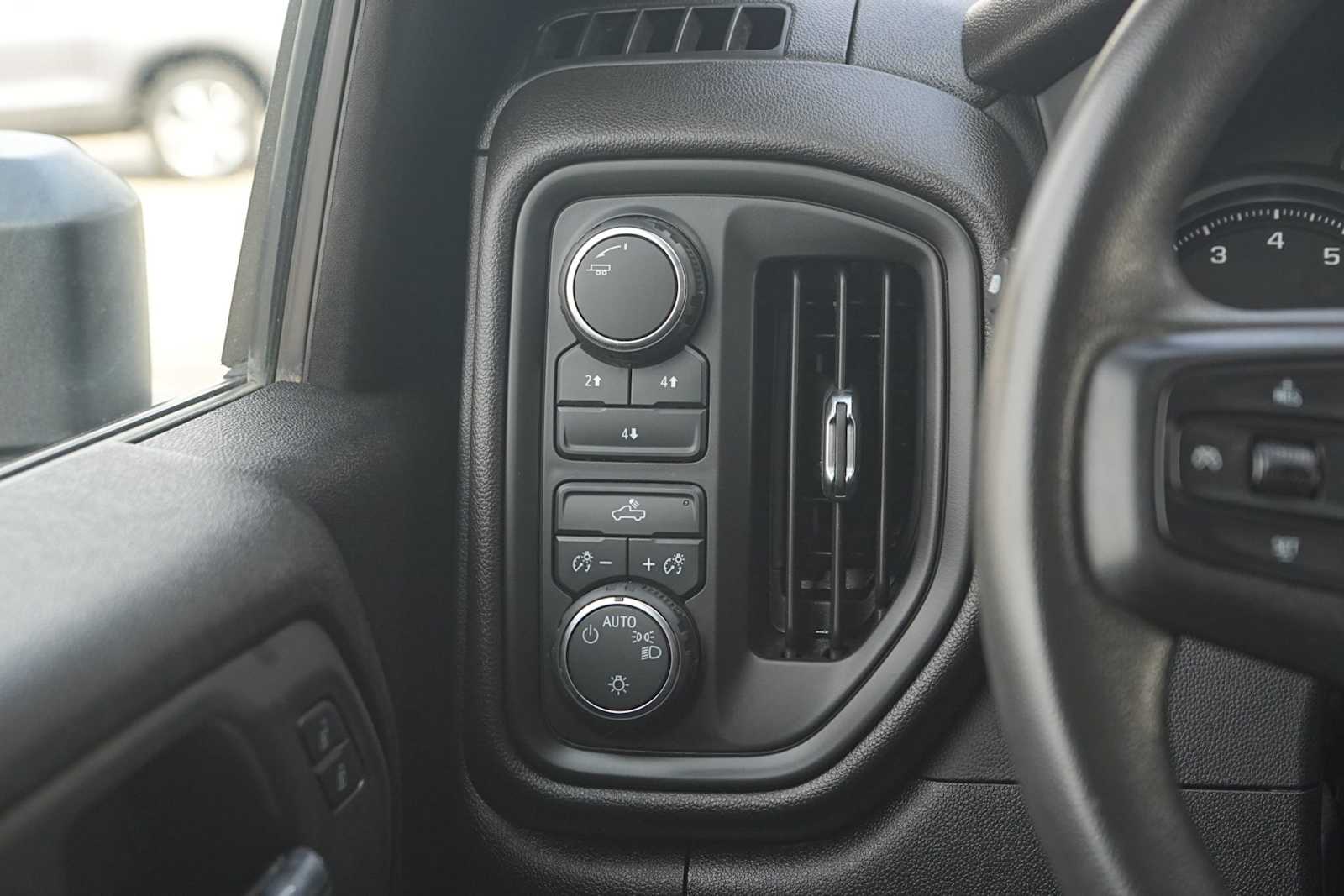 Thumbnail: 2024 Chevrolet Silverado 2500 - 24