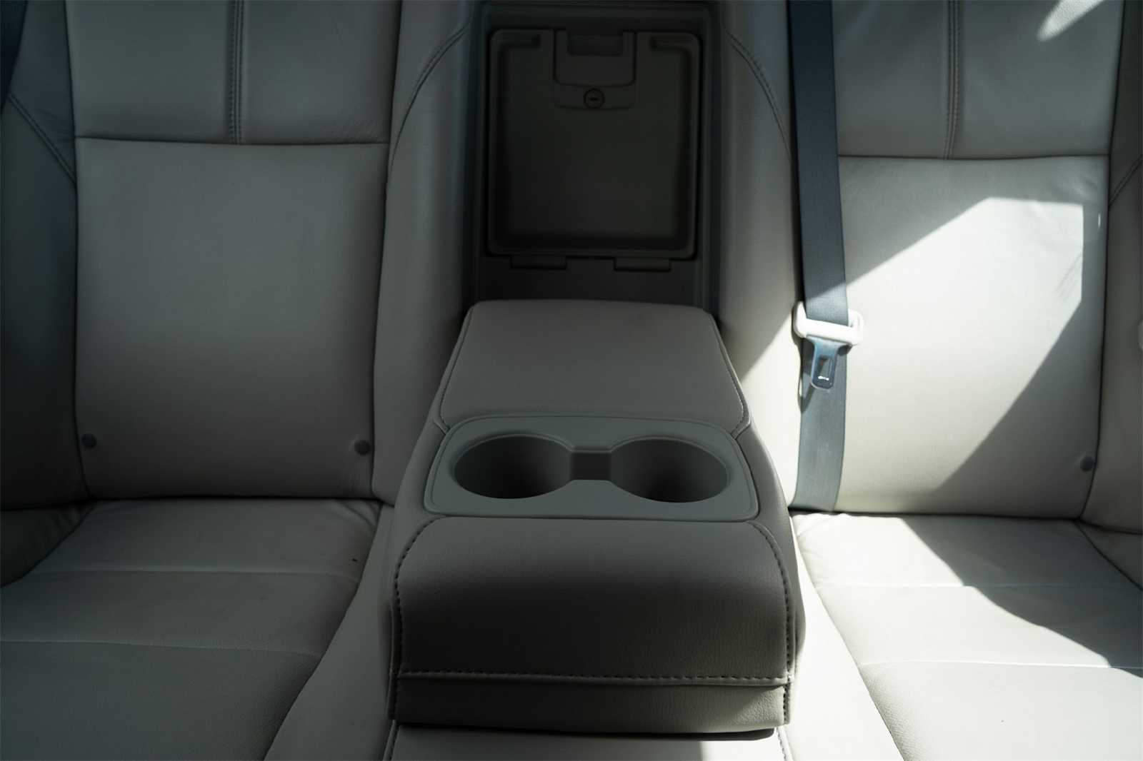 Thumbnail: 2014 Toyota Avalon - 26
