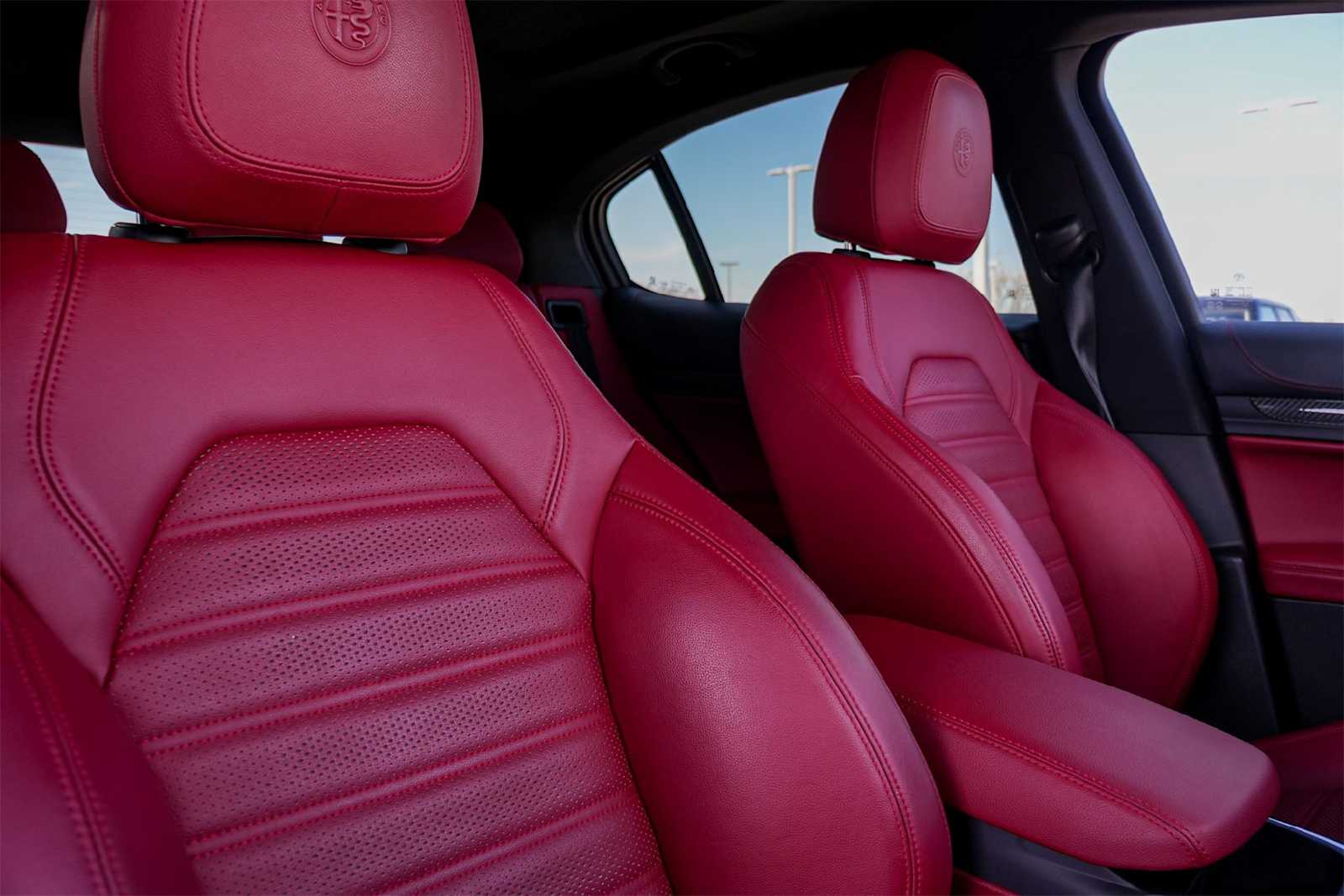 Thumbnail: 2021 Alfa Romeo Stelvio - 14