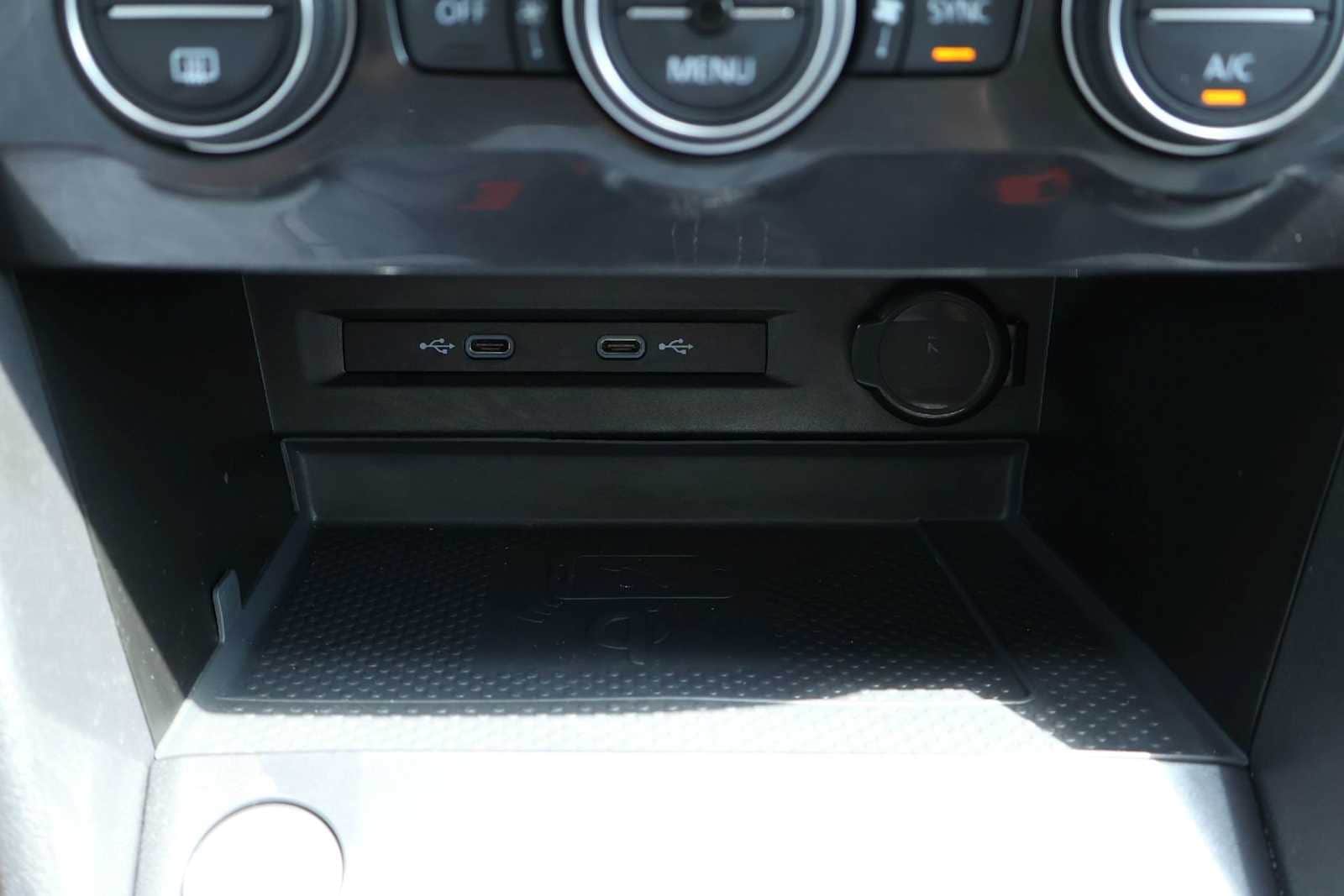 Thumbnail: 2021 Volkswagen Tiguan - 25