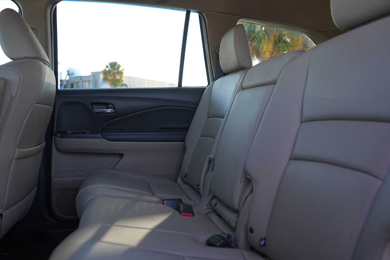 Thumbnail: 2016 Honda Pilot - 14