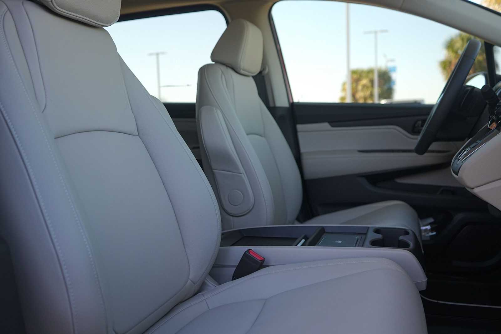 Thumbnail: 2026 Honda Odyssey - 14