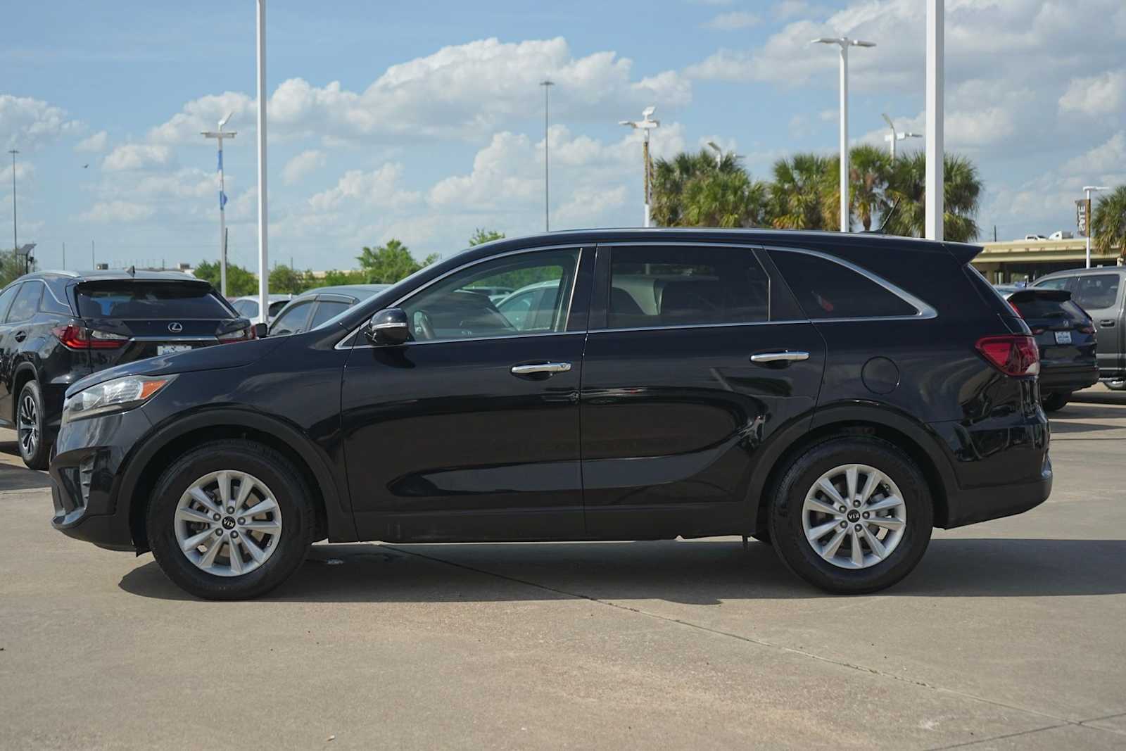 Thumbnail: 2019 Kia Sorento - 3