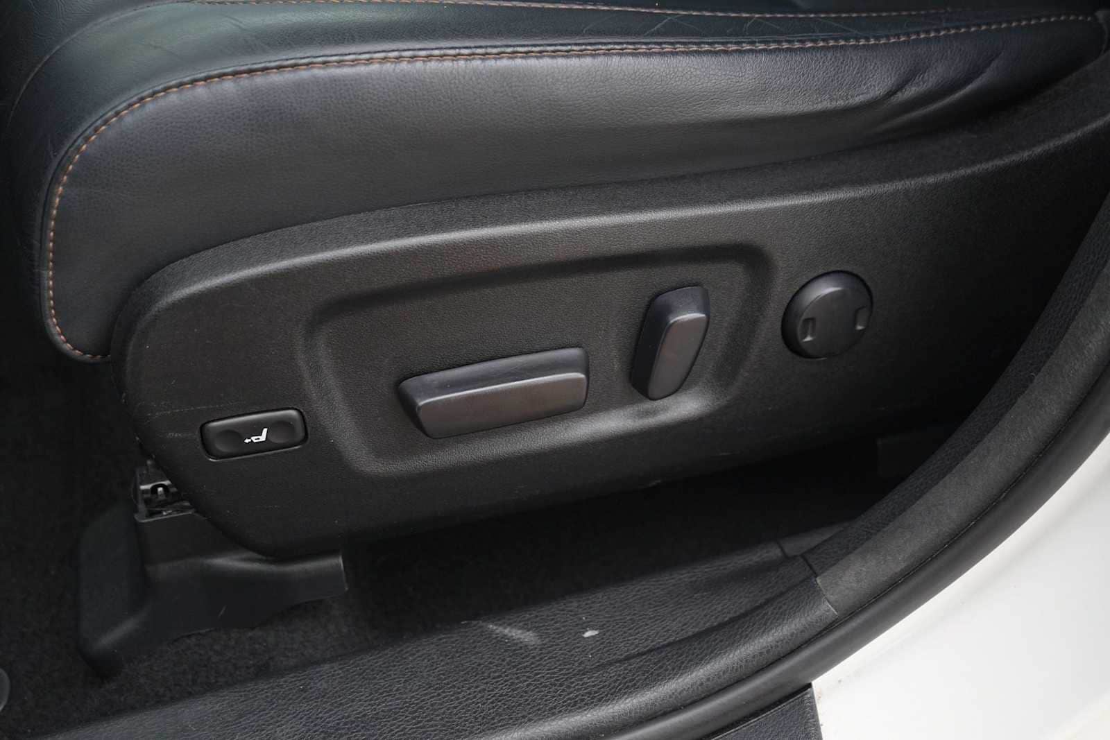 Thumbnail: 2015 Toyota Highlander - 12