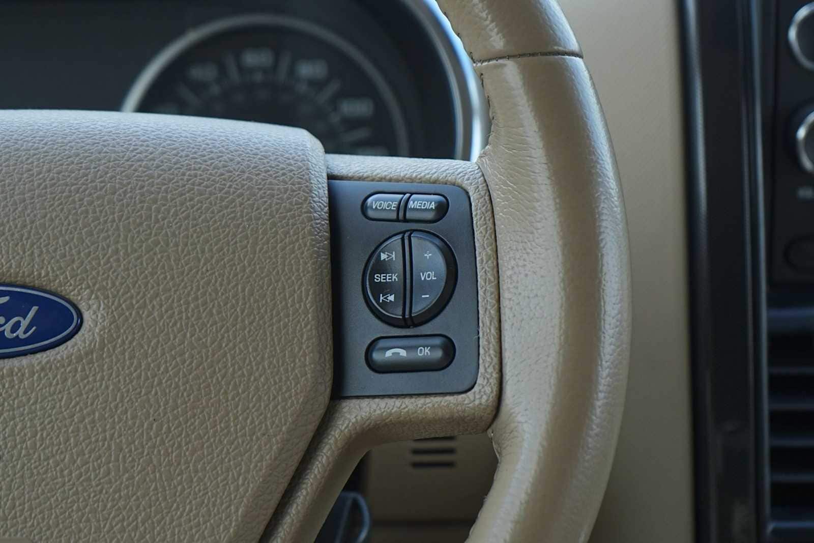 Thumbnail: 2010 Ford Explorer - 18