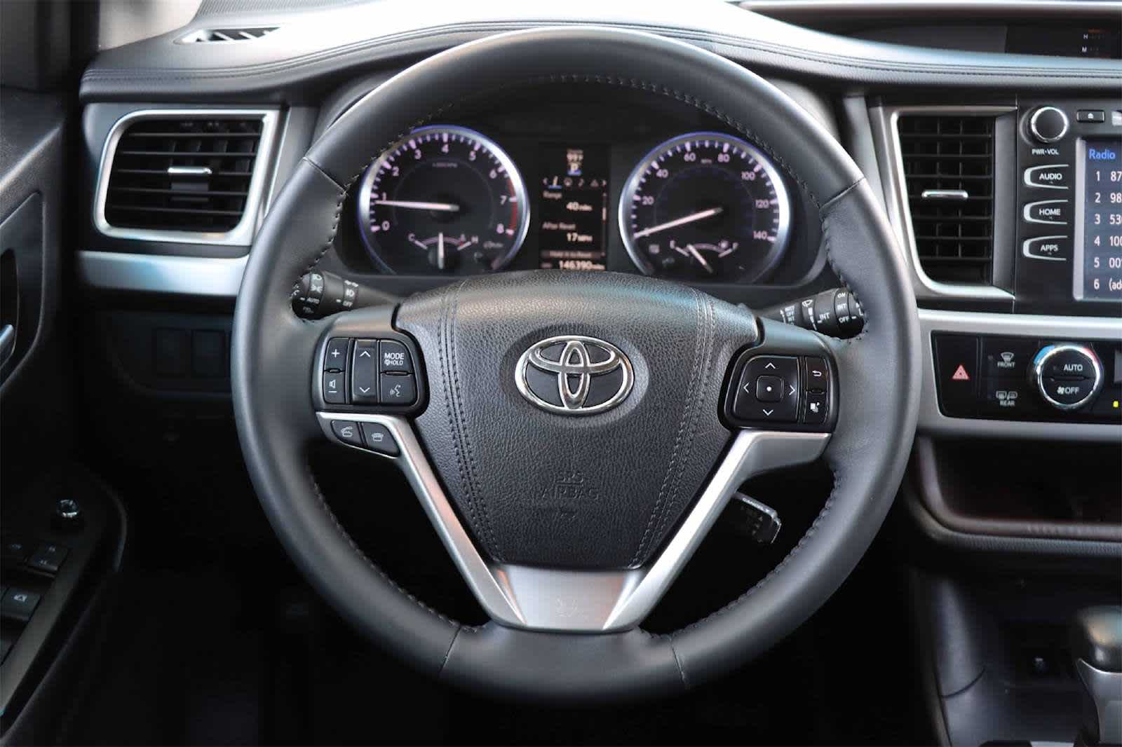 Thumbnail: 2016 Toyota Highlander - 16