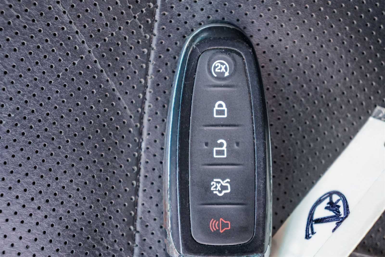 Thumbnail: 2012 Ford Explorer - 20