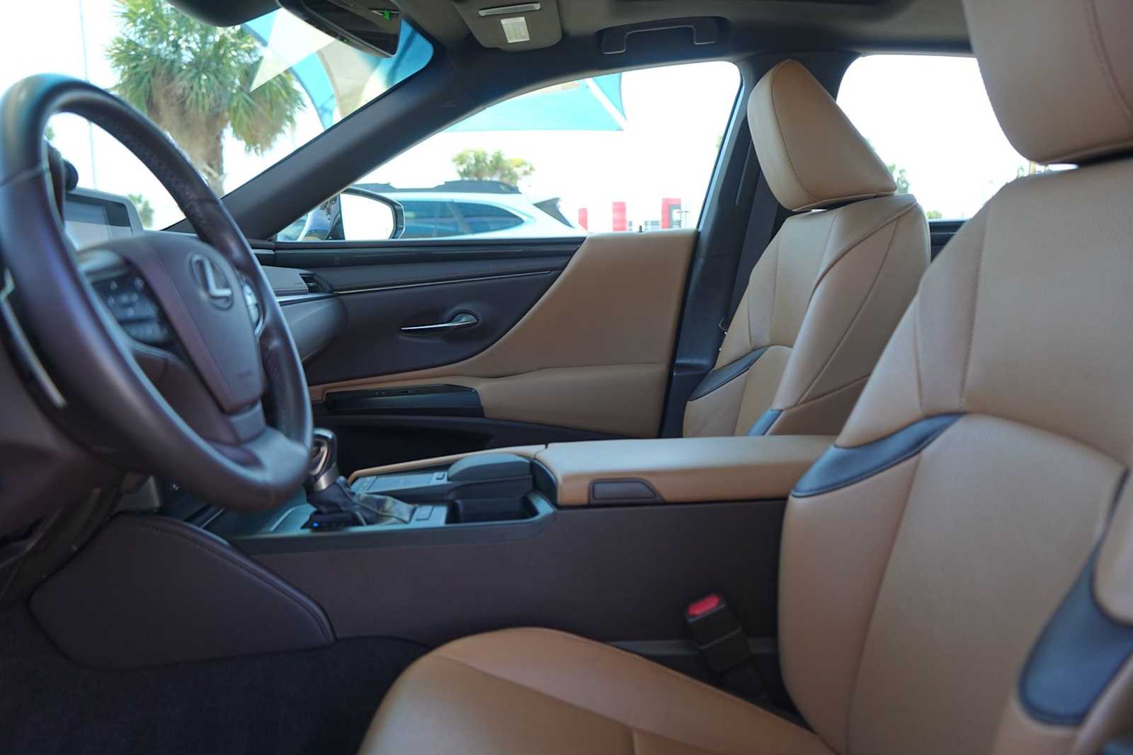 Thumbnail: 2021 Lexus ES - 11