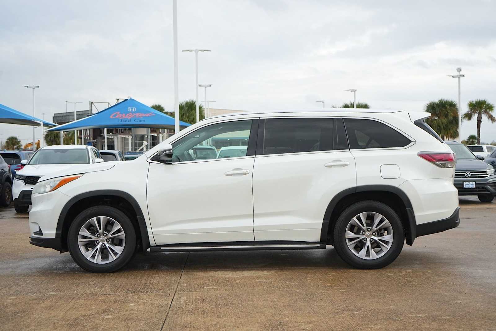 Thumbnail: 2015 Toyota Highlander - 3