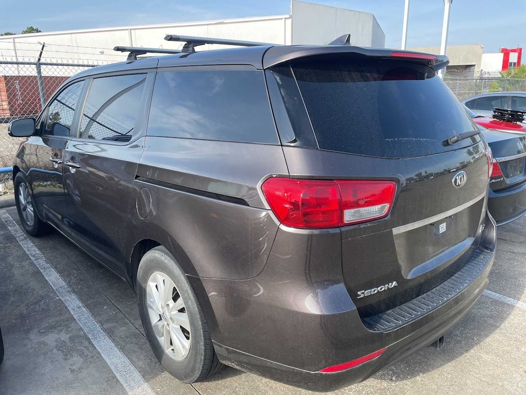 Used 2017 Kia Sedona LX Van Passenger Van