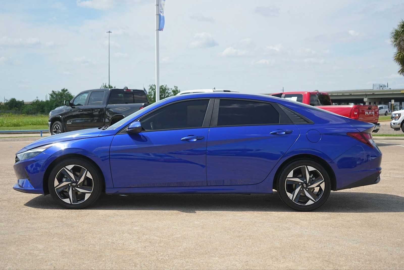 Thumbnail: 2023 Hyundai Elantra - 3