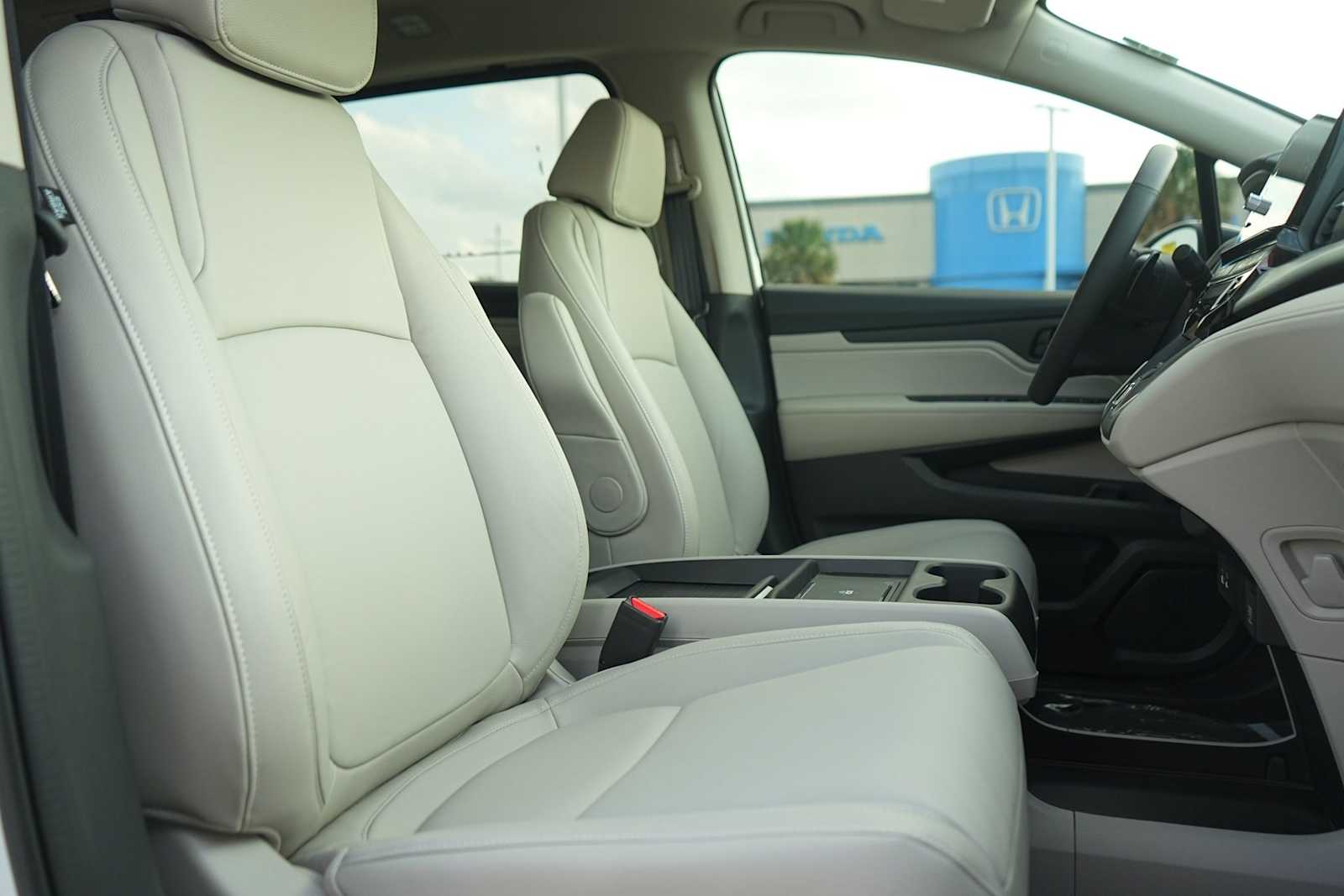 Thumbnail: 2026 Honda Odyssey - 14