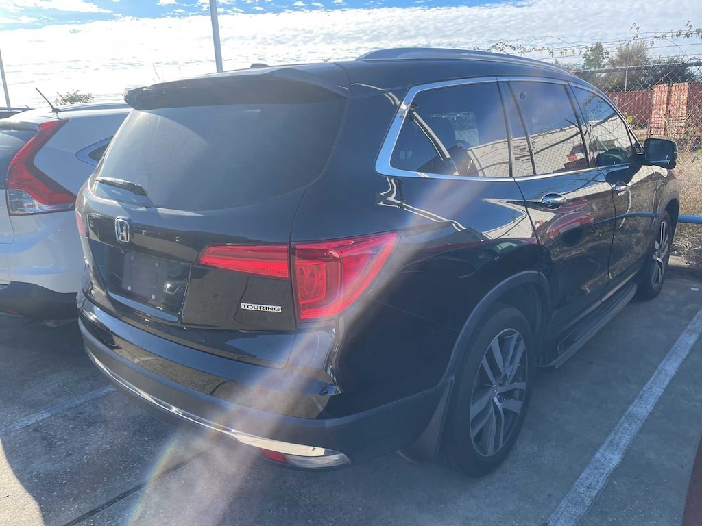 Certified 2018 Honda Pilot Touring FWD SUV