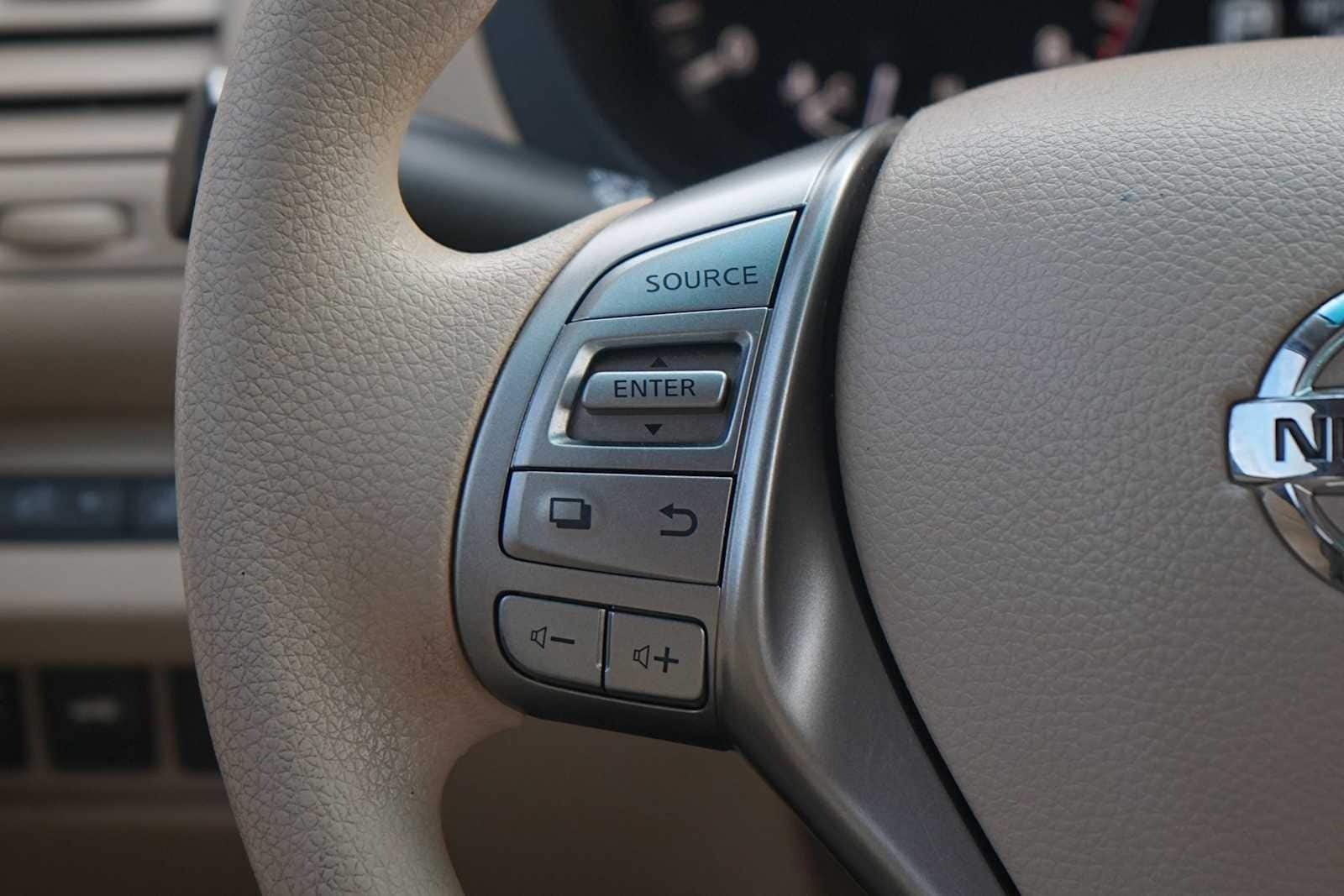 Thumbnail: 2015 Nissan Altima - 17