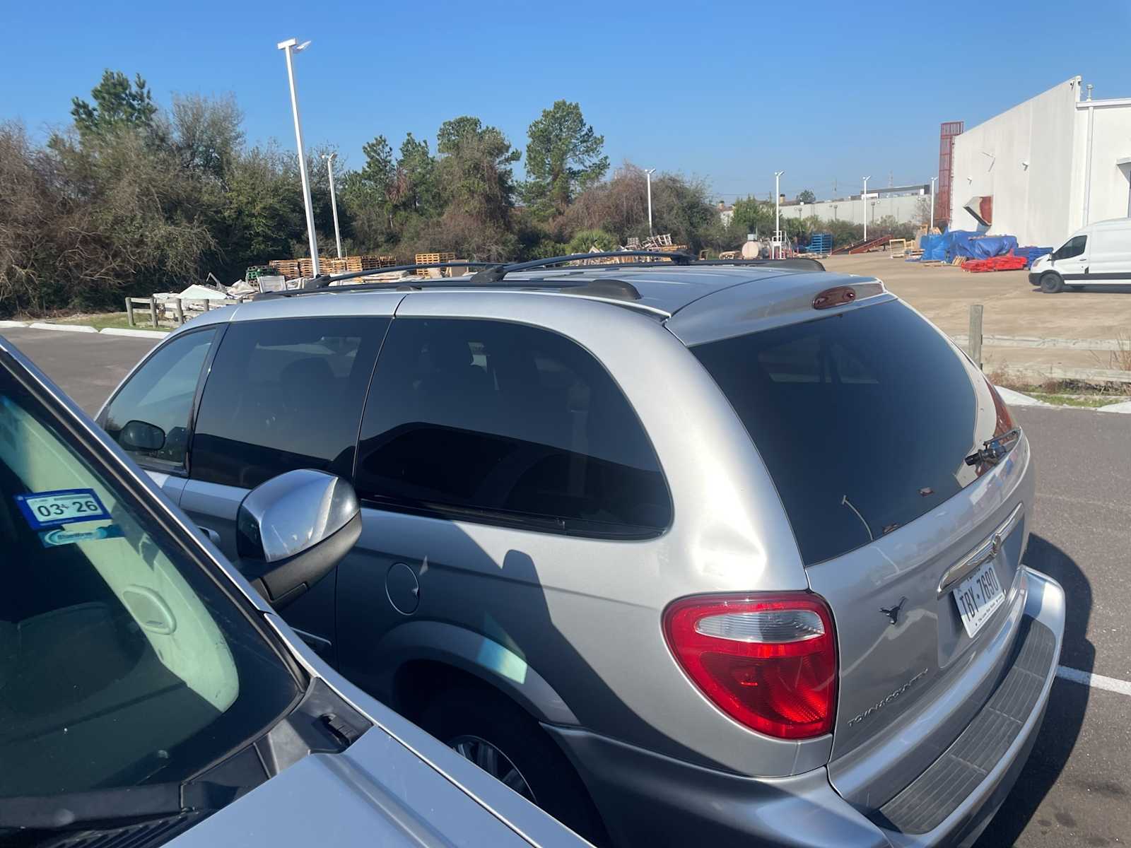 Thumbnail: 2005 Chrysler Town & Country - 2