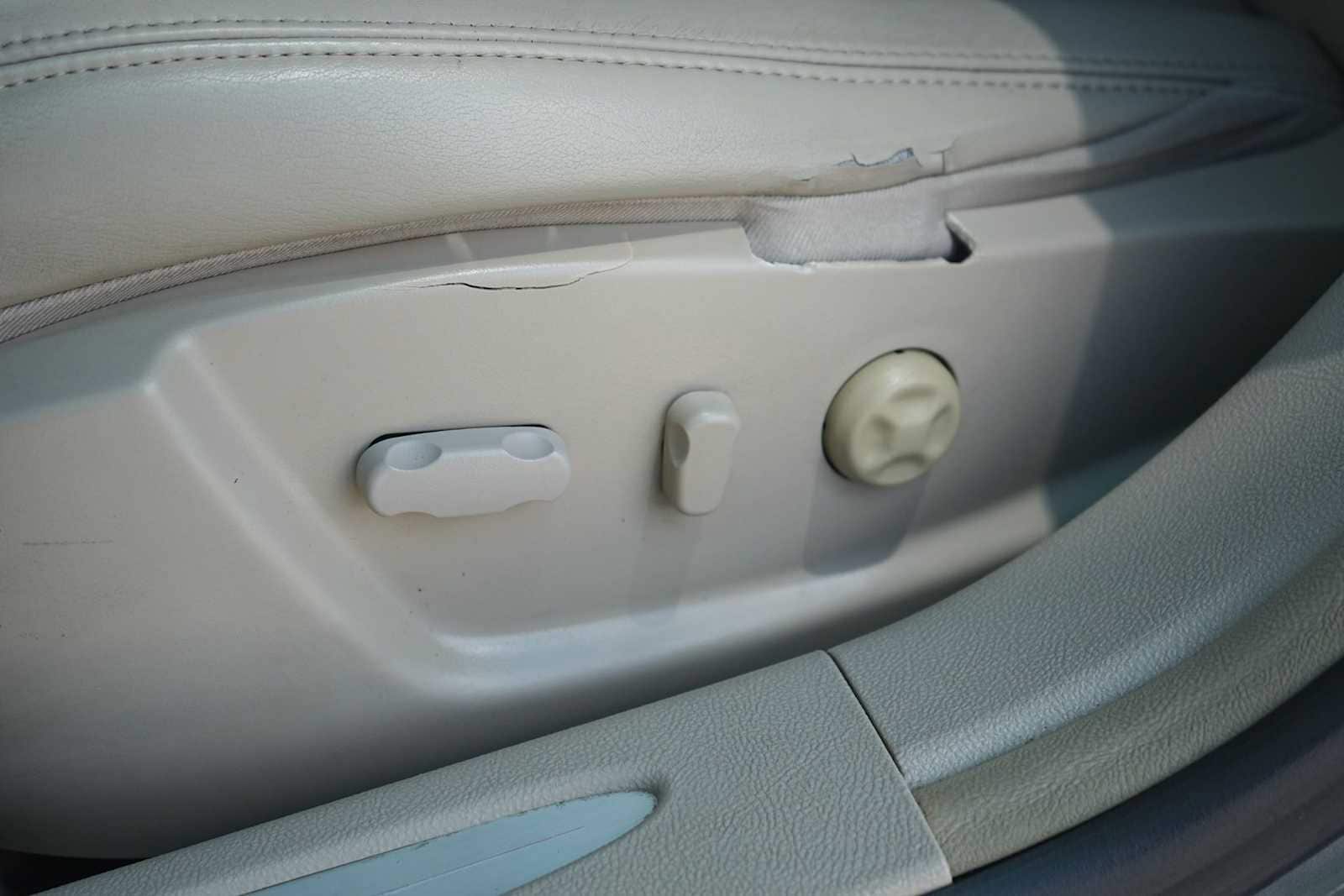 Thumbnail: 2010 Buick Lucerne - 12