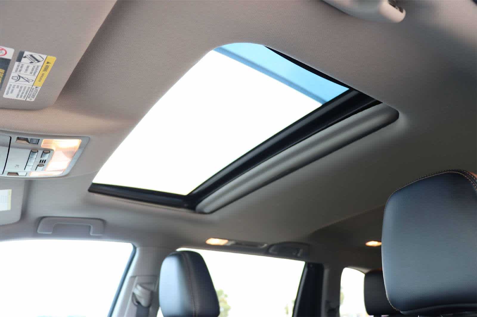 Thumbnail: 2016 Toyota Highlander - 23