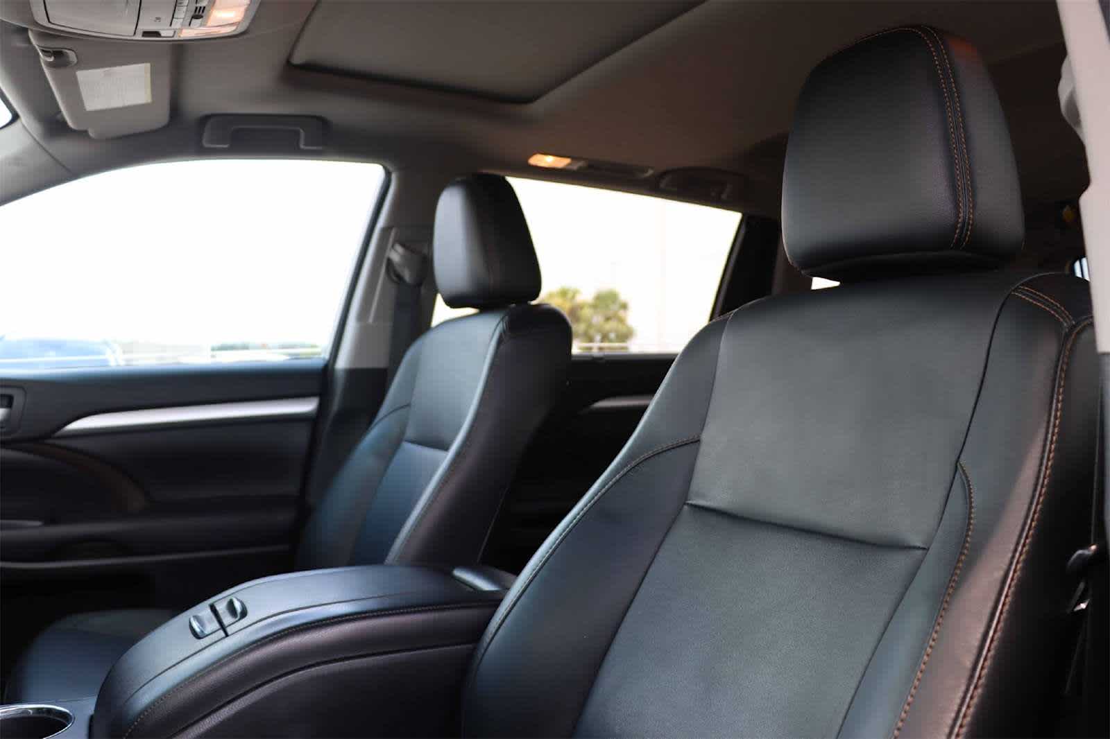 Thumbnail: 2016 Toyota Highlander - 11
