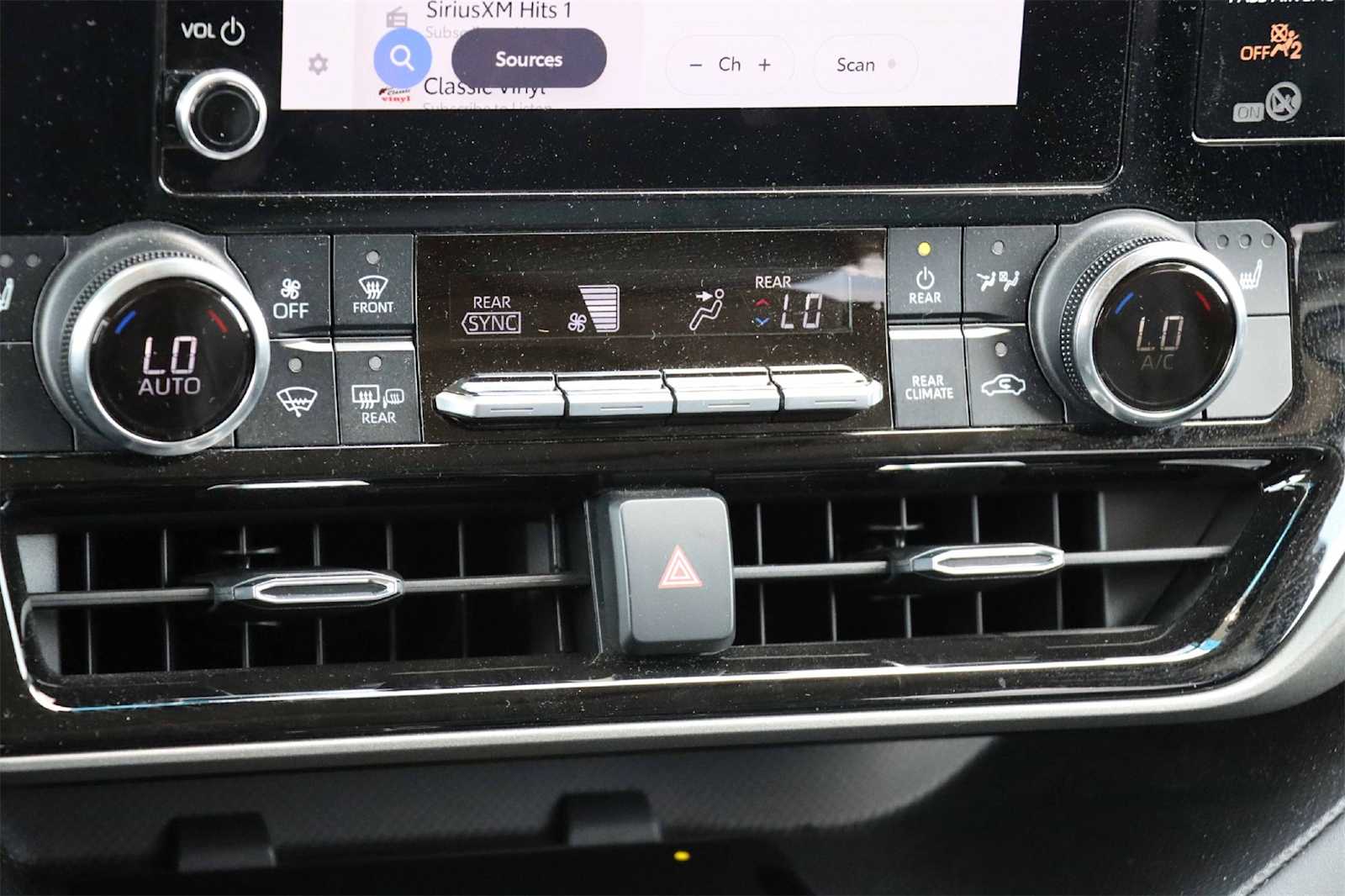 Thumbnail: 2023 Toyota Highlander - 19