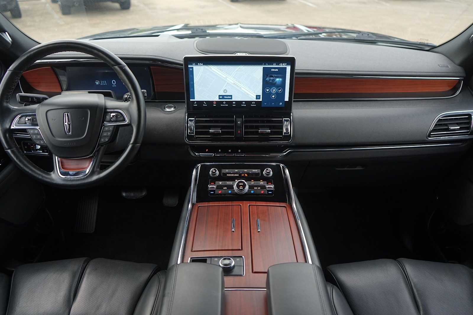 Thumbnail: 2024 Lincoln Navigator - 9