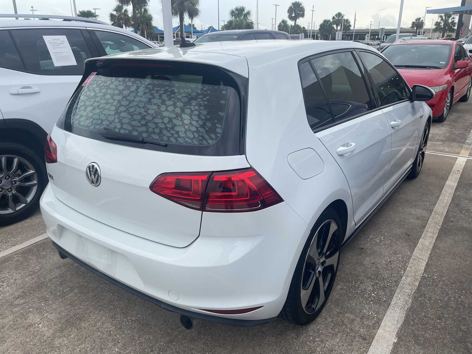 Thumbnail: 2017 Volkswagen Golf - 3