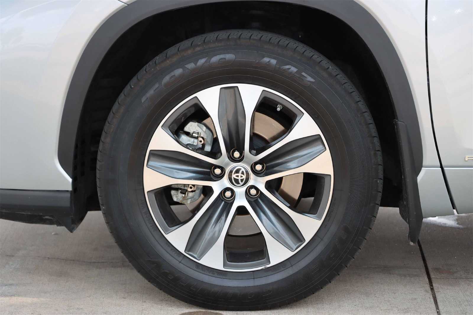 Thumbnail: 2023 Toyota Highlander - 9