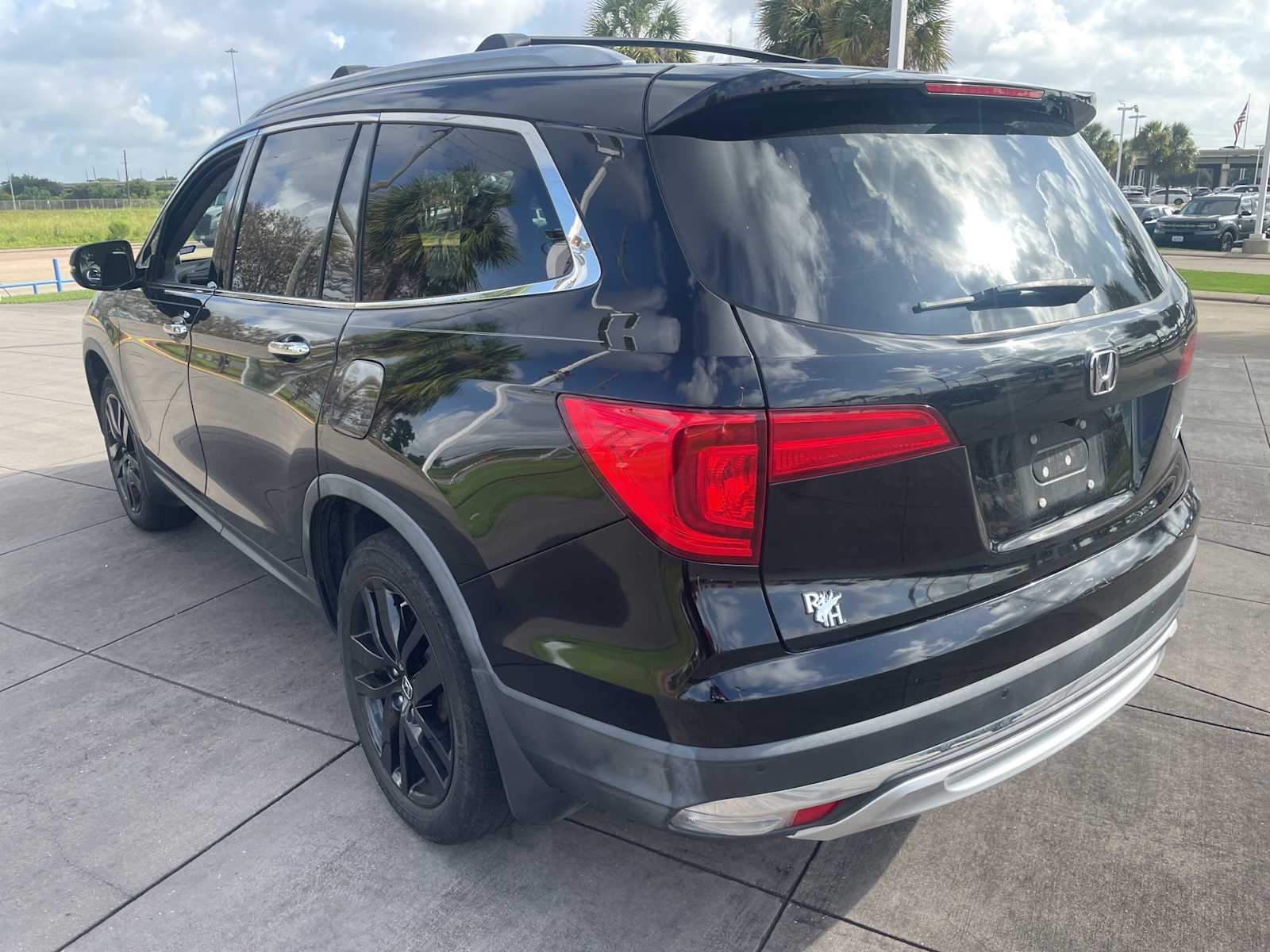 Thumbnail: 2017 Honda Pilot - 2