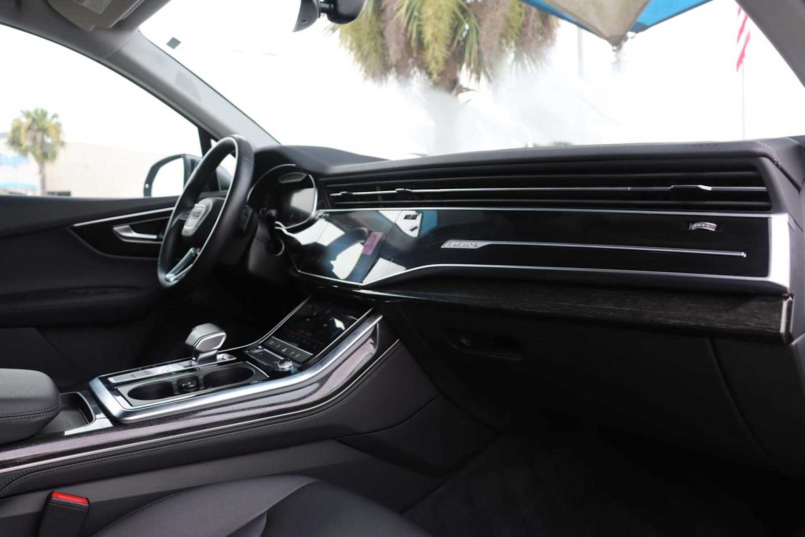 Thumbnail: 2024 Audi Q7 - 13