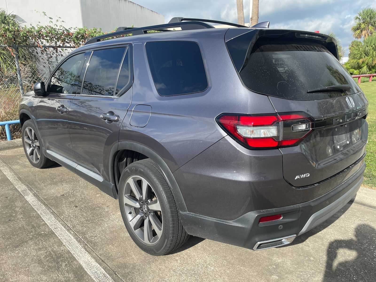 2023 Honda Pilot Elite photo 2